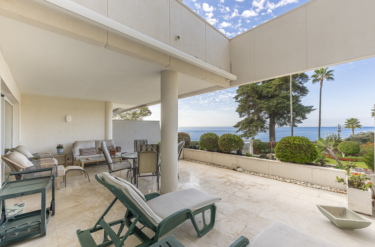 3 Bed Apartment for sale in Estepona Costa Del Sol, Málaga, Spain