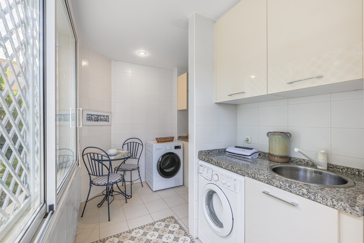 3 Bed Apartment for sale in Estepona Costa Del Sol, Málaga, Spain