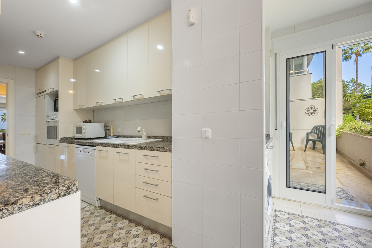 3 Bed Apartment for sale in Estepona Costa Del Sol, Málaga, Spain