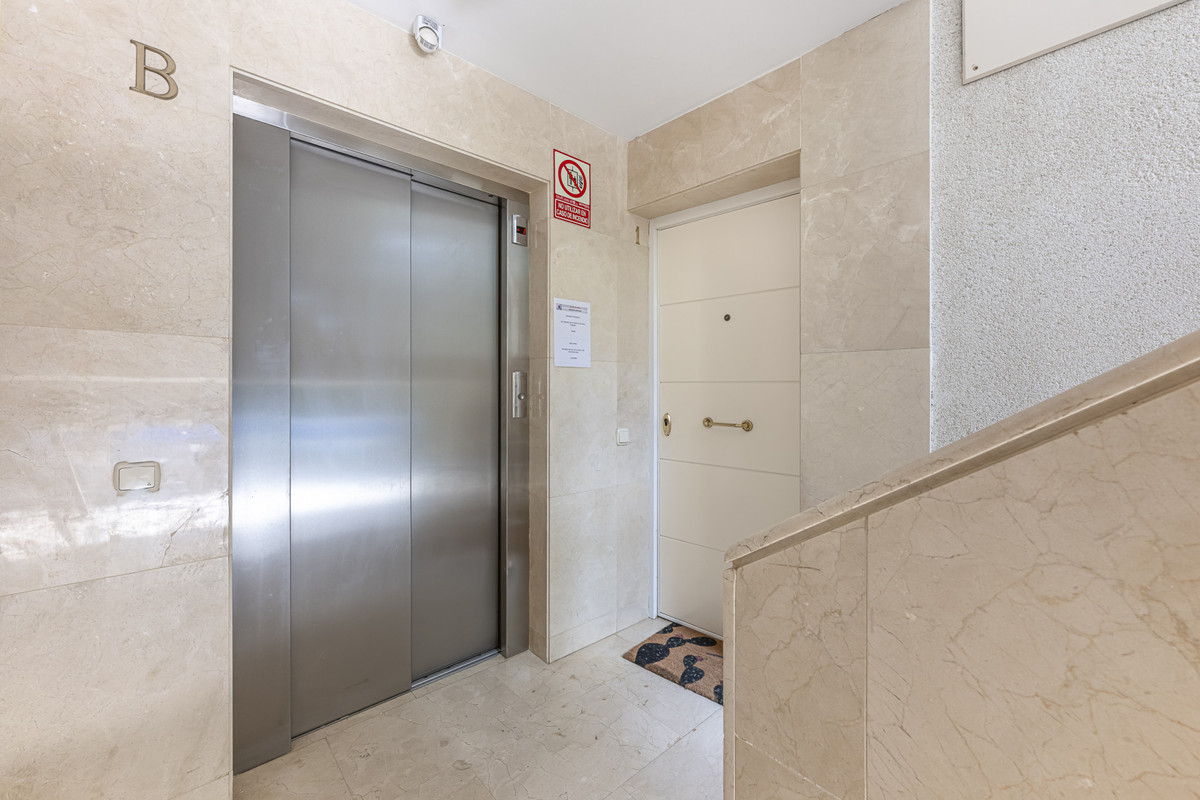 3 Bed Apartment for sale in Estepona Costa Del Sol, Málaga, Spain