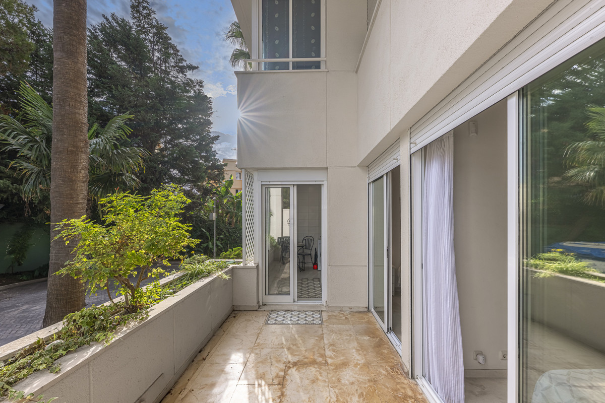 3 Bed Apartment for sale in Estepona Costa Del Sol, Málaga, Spain