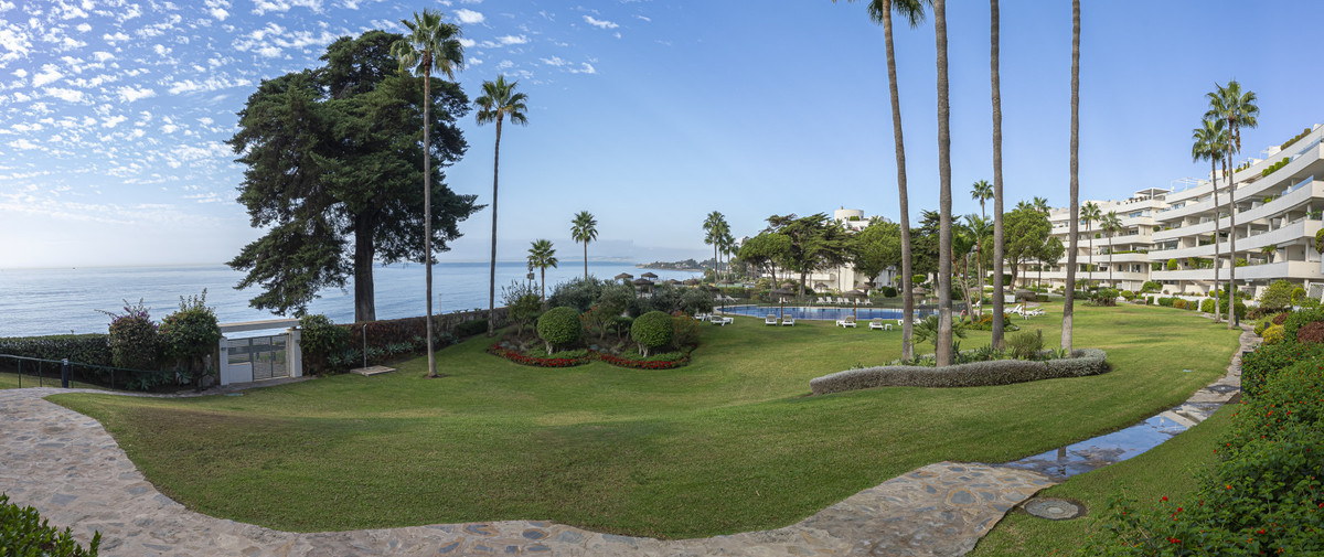 3 Bed Apartment for sale in Estepona Costa Del Sol, Málaga, Spain