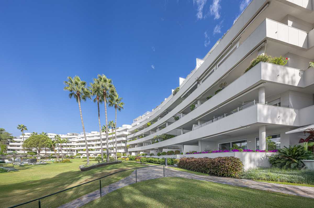 3 Bed Apartment for sale in Estepona Costa Del Sol, Málaga, Spain