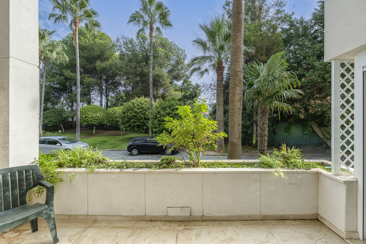 3 Bed Apartment for sale in Estepona Costa Del Sol, Málaga, Spain