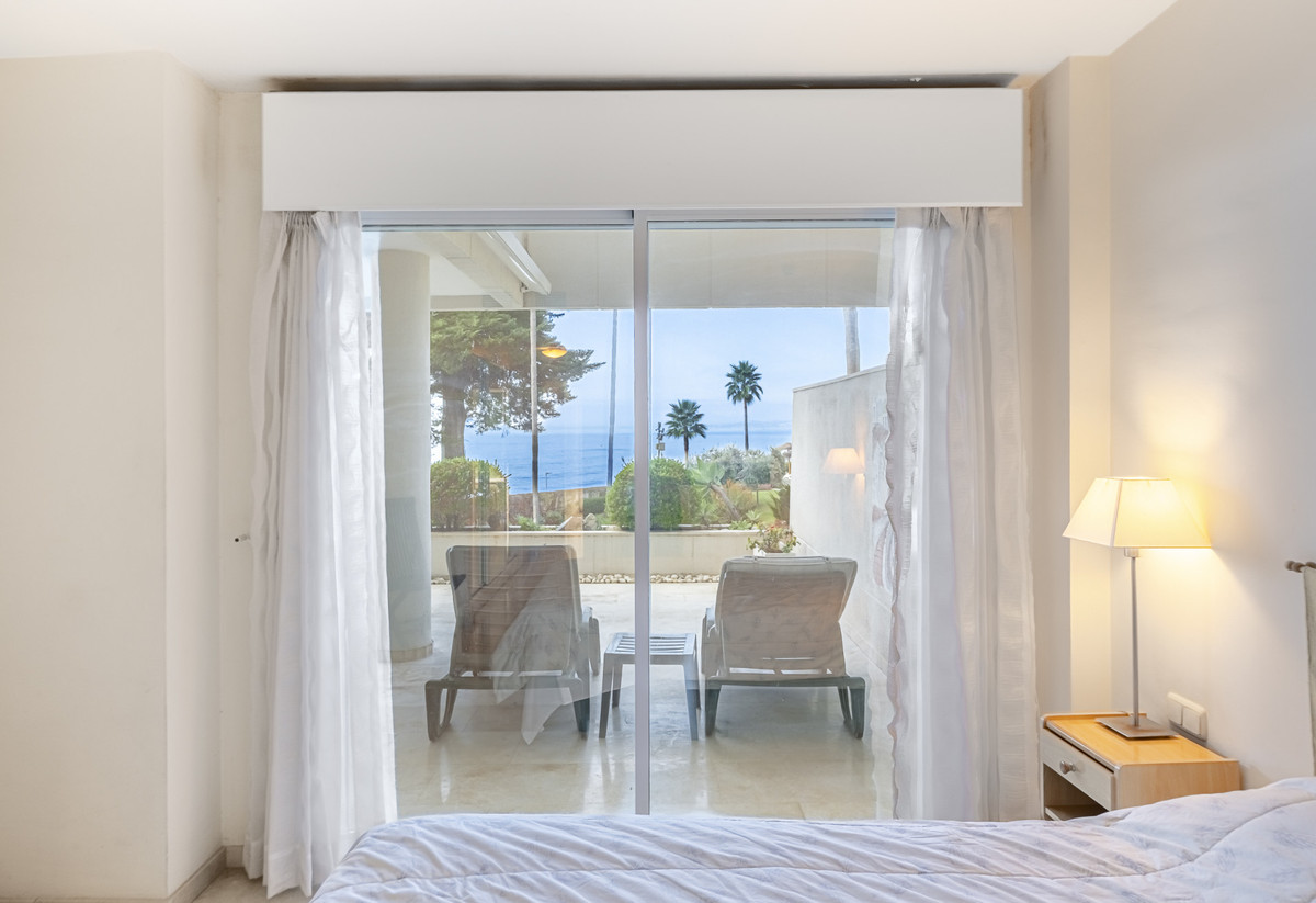 3 Bed Apartment for sale in Estepona Costa Del Sol, Málaga, Spain