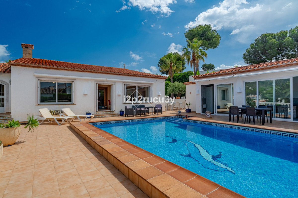 Se vende Villa - Chalet de 3 dormitorios en Costa Blanca, Alicante, España