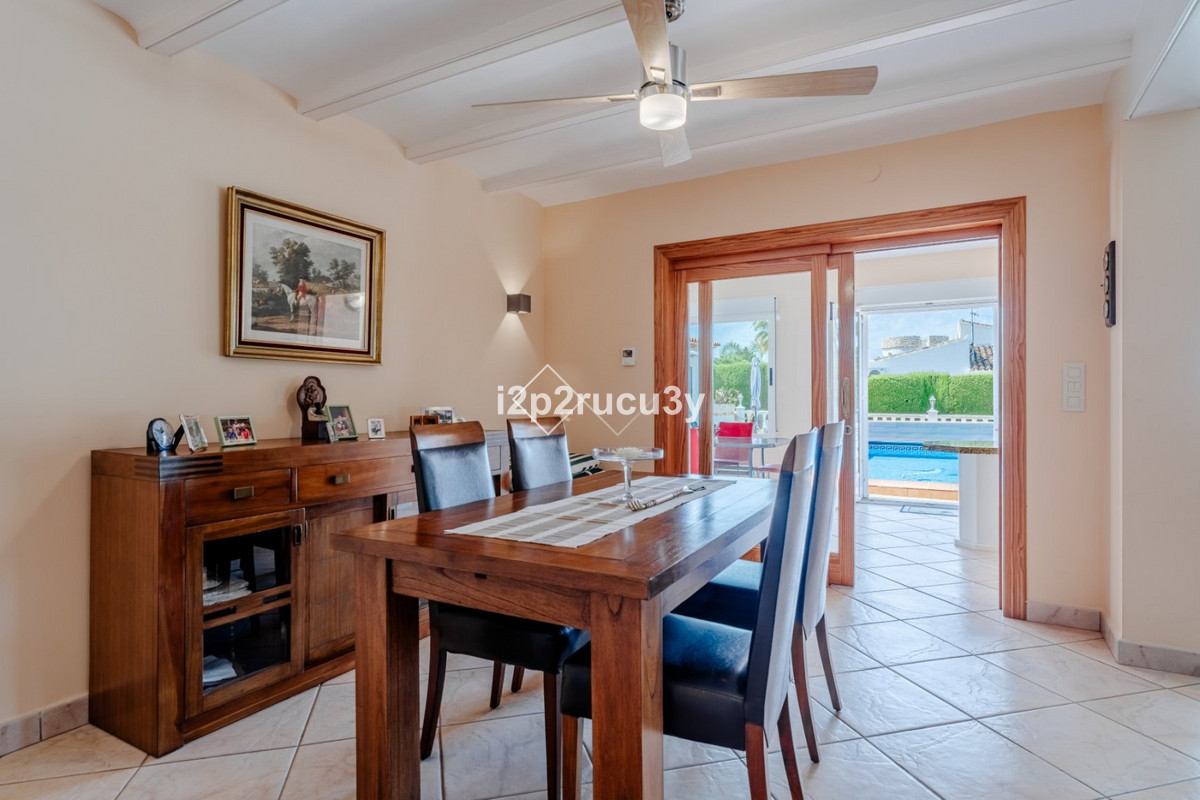 Se vende Villa - Chalet de 3 dormitorios en Costa Blanca, Alicante, España