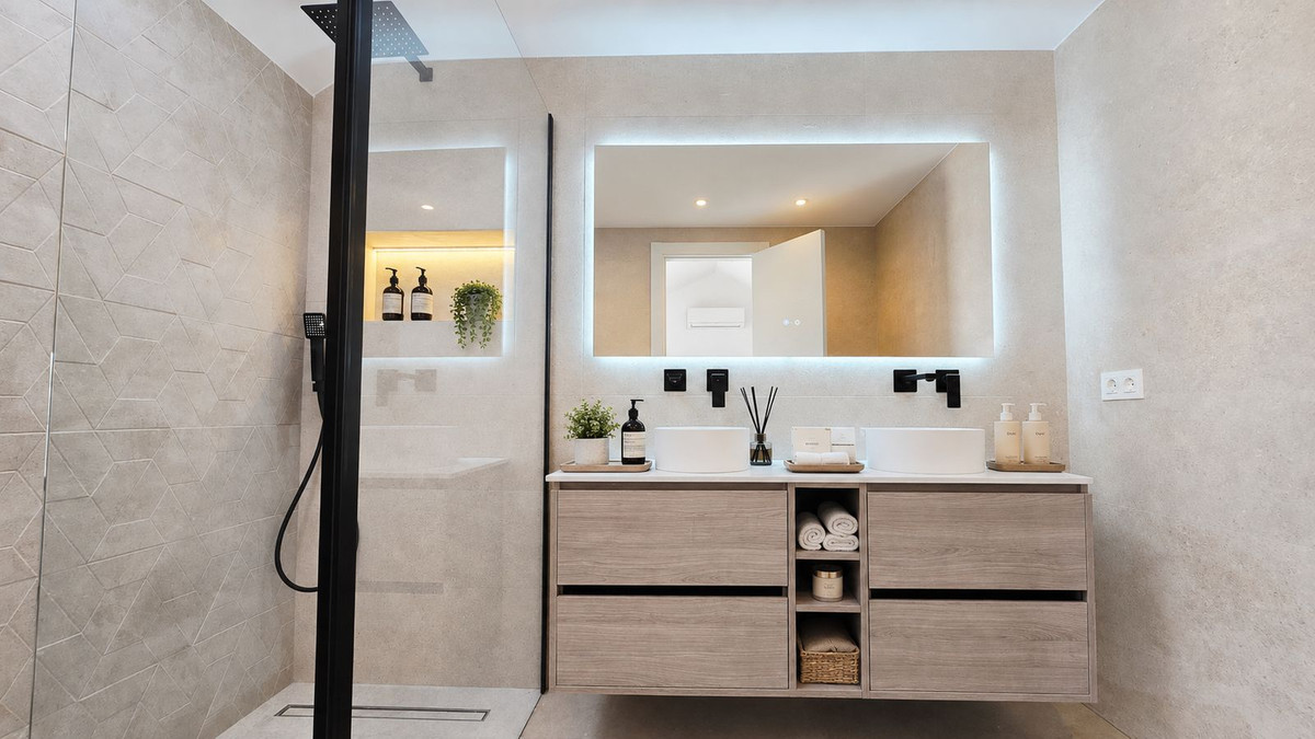 4 Bed Townhouse for sale in Nueva Andalucía Costa Del Sol, Málaga, Spain