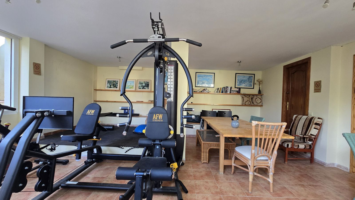 4 Bed Townhouse for sale in Nueva Andalucía Costa Del Sol, Málaga, Spain