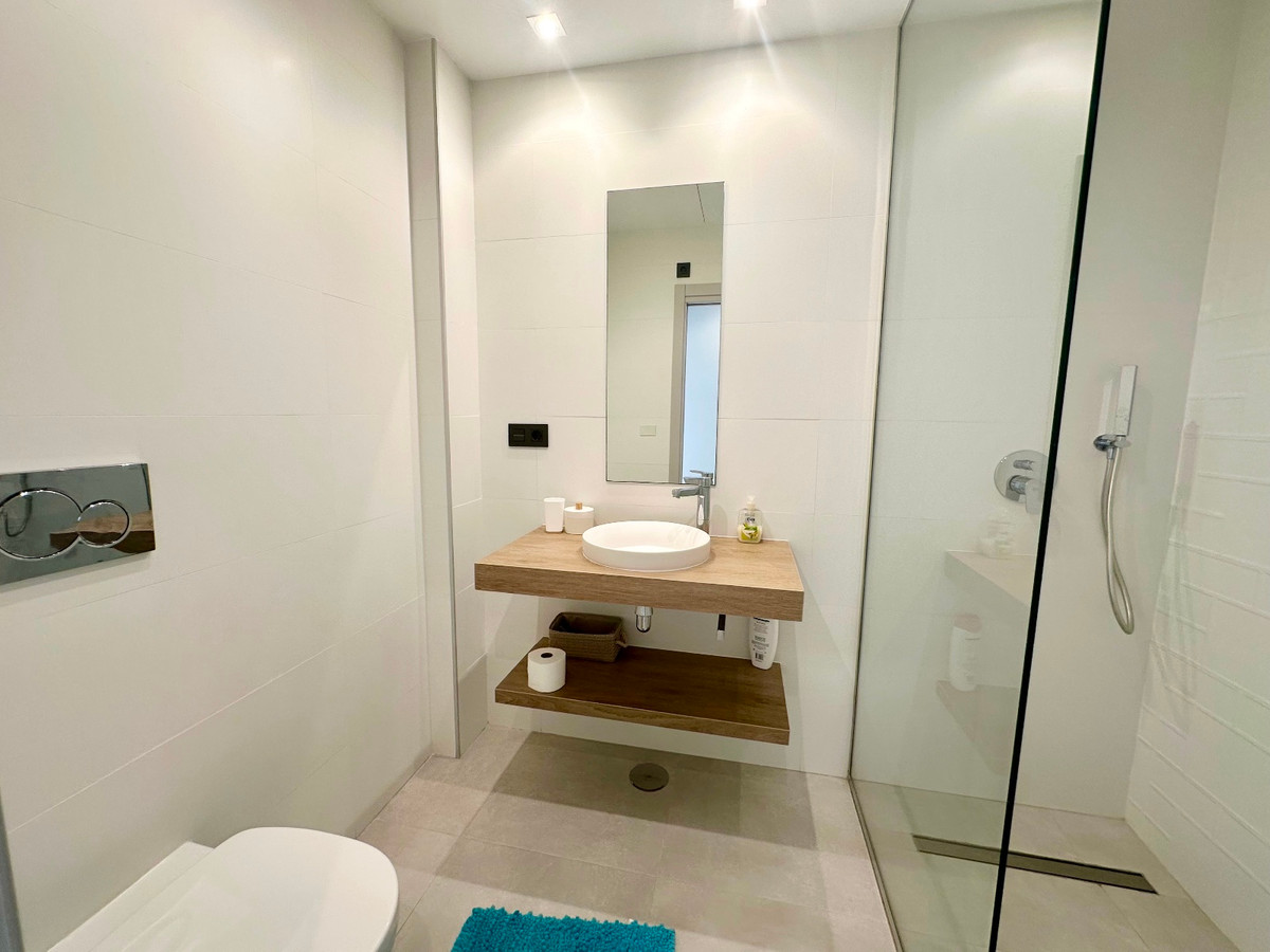 3 Bed Apartment for sale in Urbanización El Raso Costa Blanca, Alicante, Spain