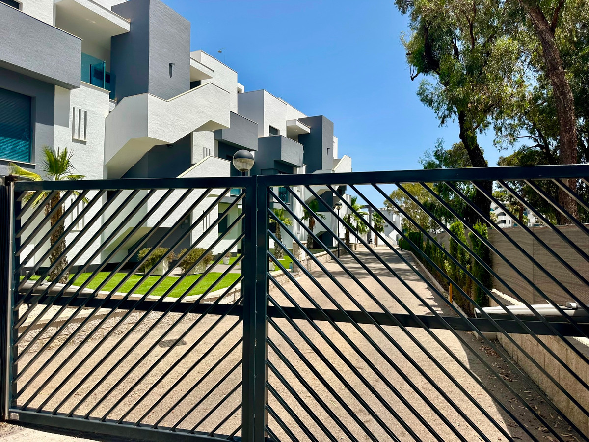 3 Bed Apartment for sale in Urbanización El Raso Costa Blanca, Alicante, Spain