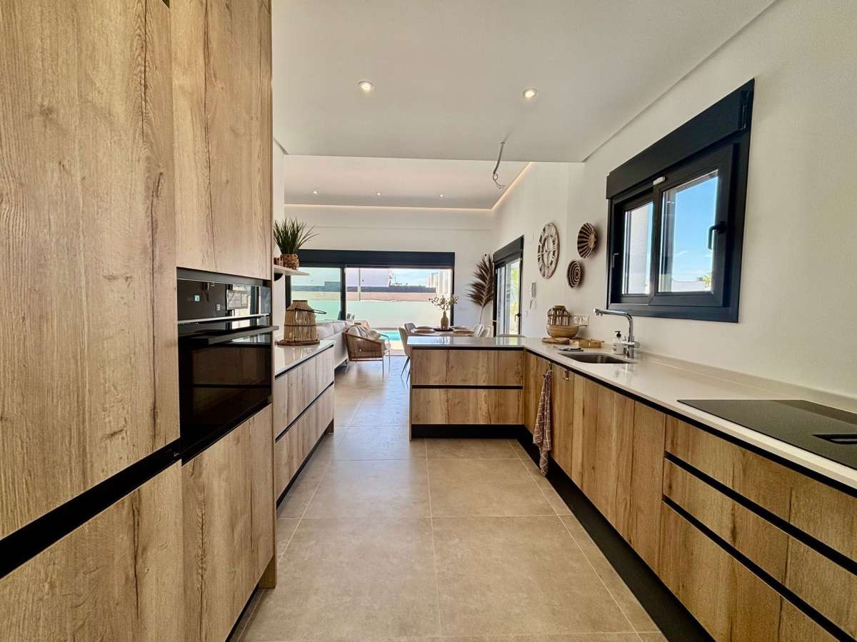 Se vende Villa - Chalet de 3 dormitorios en Costa Blanca, Alicante, España