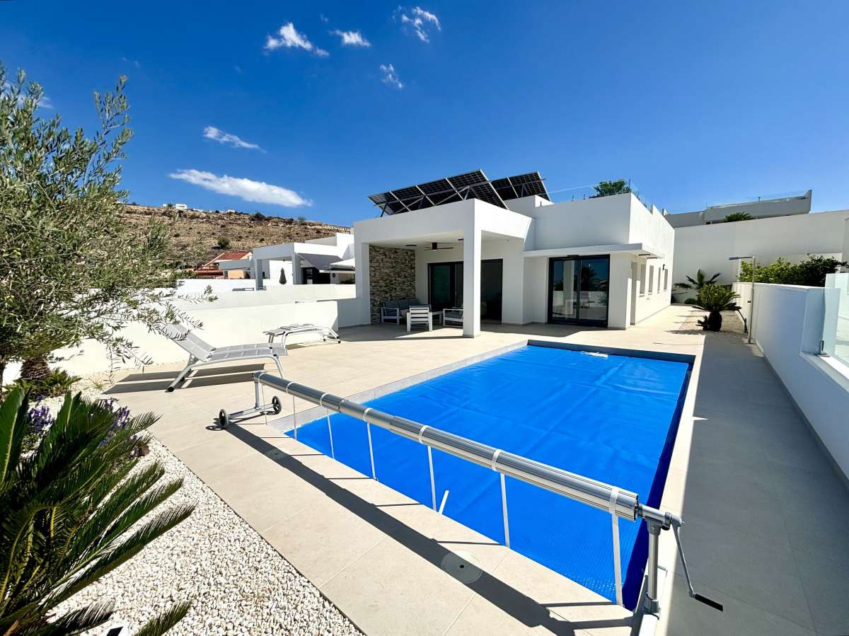Se vende Villa - Chalet de 3 dormitorios en Costa Blanca, Alicante, España