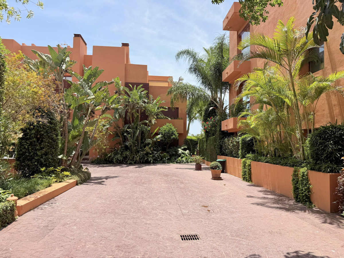 2 Bed Apartment for sale in Los Flamingos Costa Del Sol, Málaga, Spain
