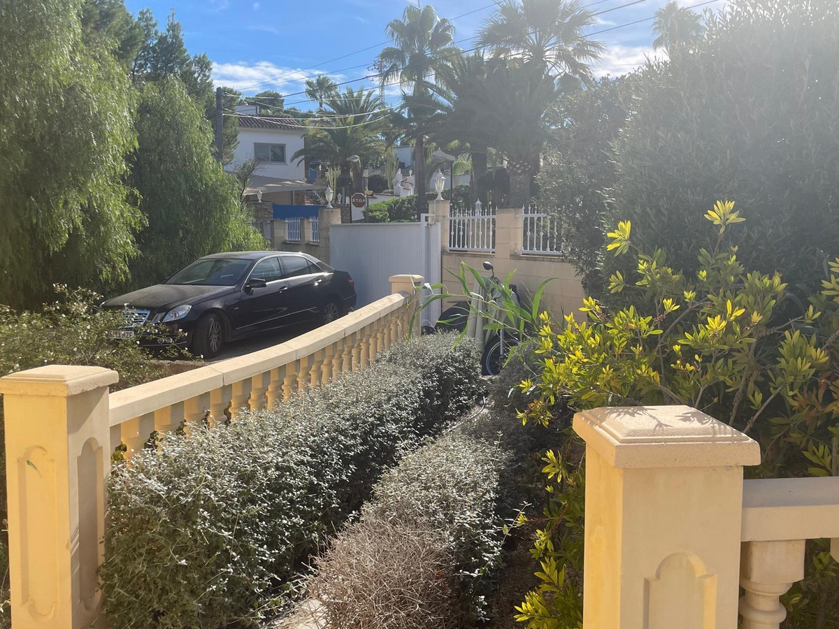 4 Bed Townhouse for sale in La Nucia Costa Blanca, Alicante, Spain