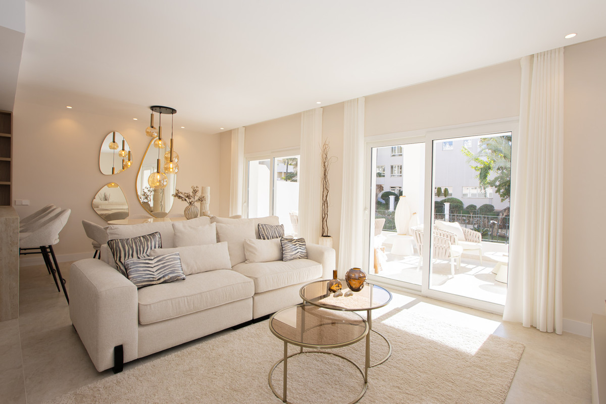 4 Bed Apartment for sale in Nueva Andalucía Costa Del Sol, Málaga, Spain