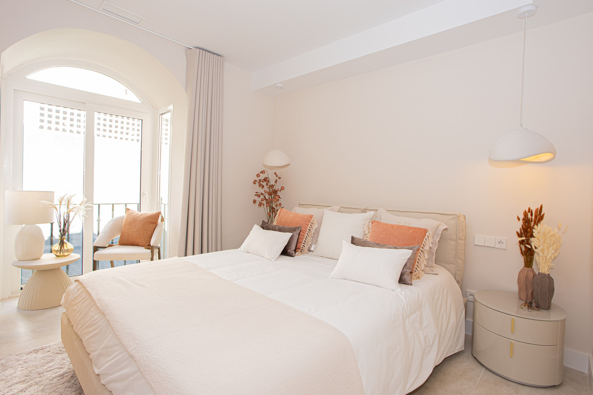 4 Bed Apartment for sale in Nueva Andalucía Costa Del Sol, Málaga, Spain