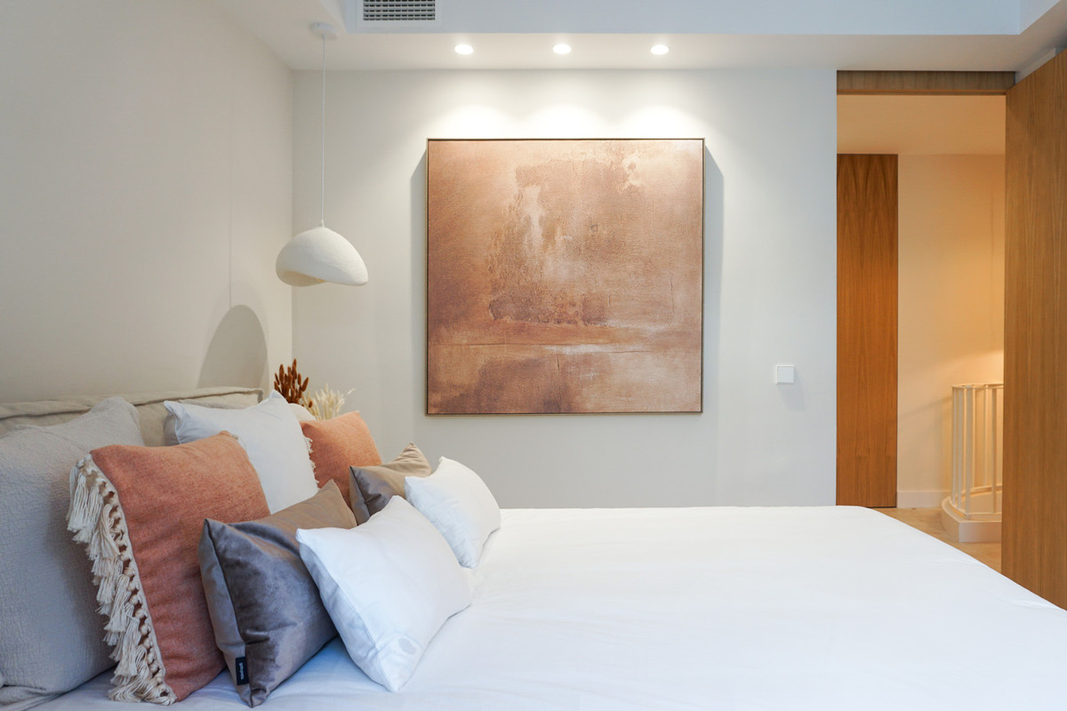4 Bed Apartment for sale in Nueva Andalucía Costa Del Sol, Málaga, Spain