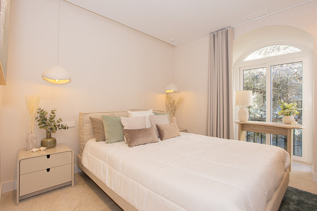 4 Bed Apartment for sale in Nueva Andalucía Costa Del Sol, Málaga, Spain