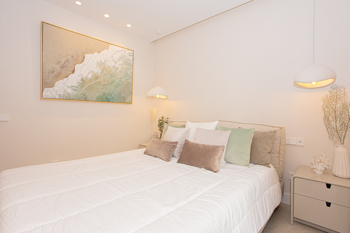 4 Bed Apartment for sale in Nueva Andalucía Costa Del Sol, Málaga, Spain