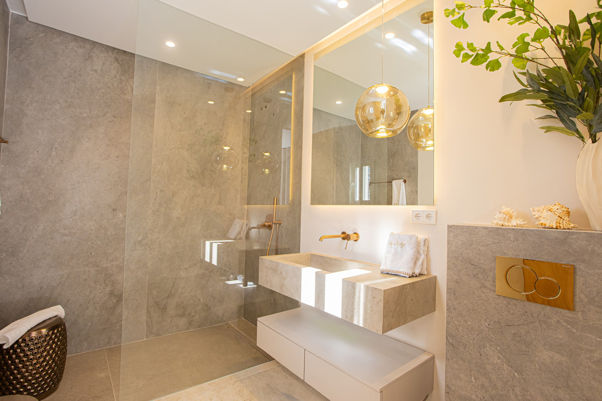 4 Bed Apartment for sale in Nueva Andalucía Costa Del Sol, Málaga, Spain