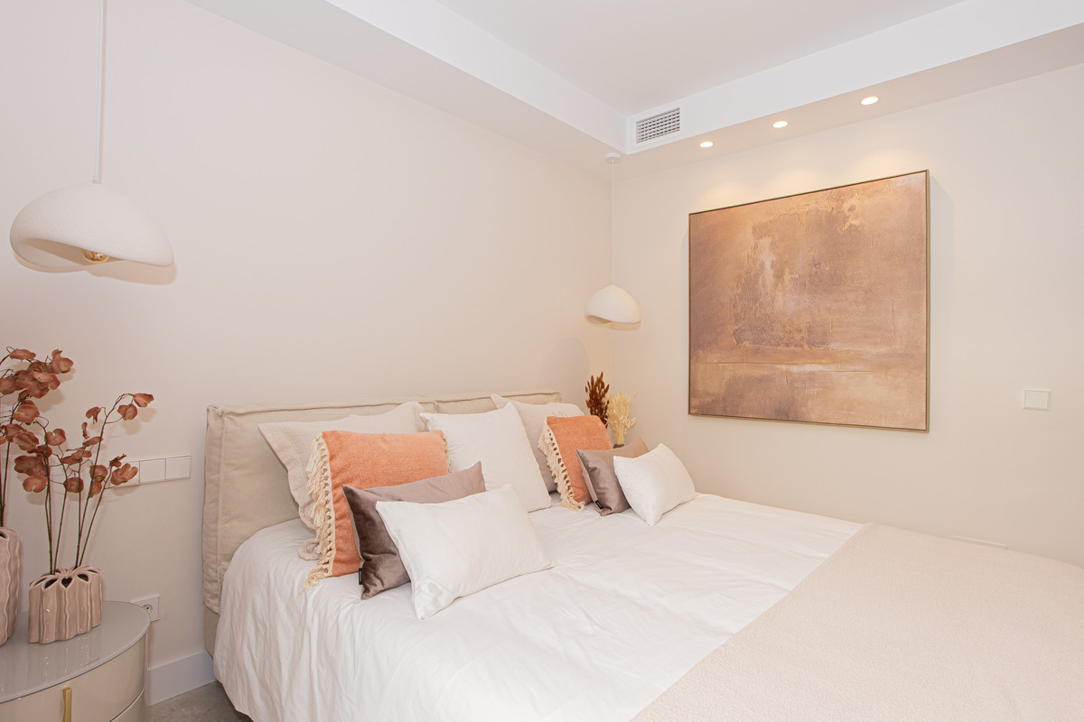 4 Bed Apartment for sale in Nueva Andalucía Costa Del Sol, Málaga, Spain