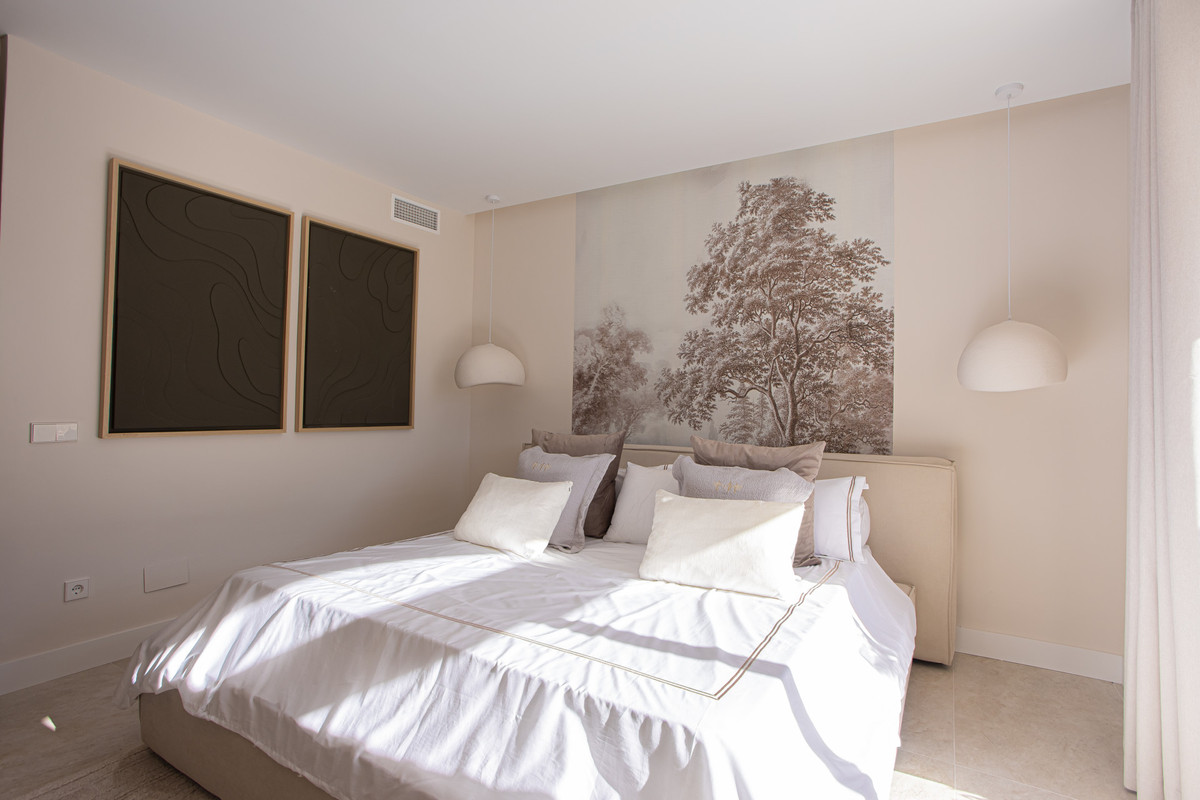 4 Bed Apartment for sale in Nueva Andalucía Costa Del Sol, Málaga, Spain
