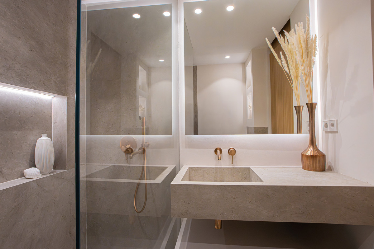 4 Bed Apartment for sale in Nueva Andalucía Costa Del Sol, Málaga, Spain
