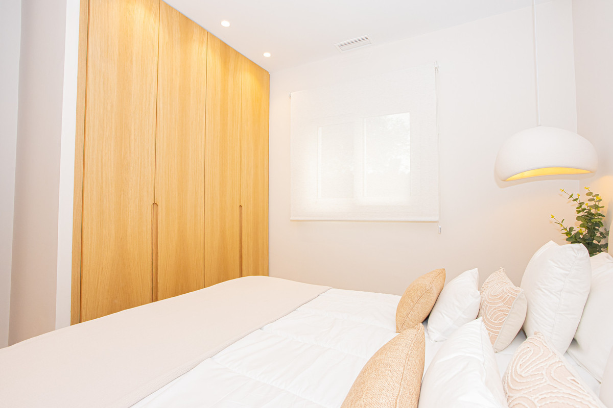 4 Bed Apartment for sale in Nueva Andalucía Costa Del Sol, Málaga, Spain