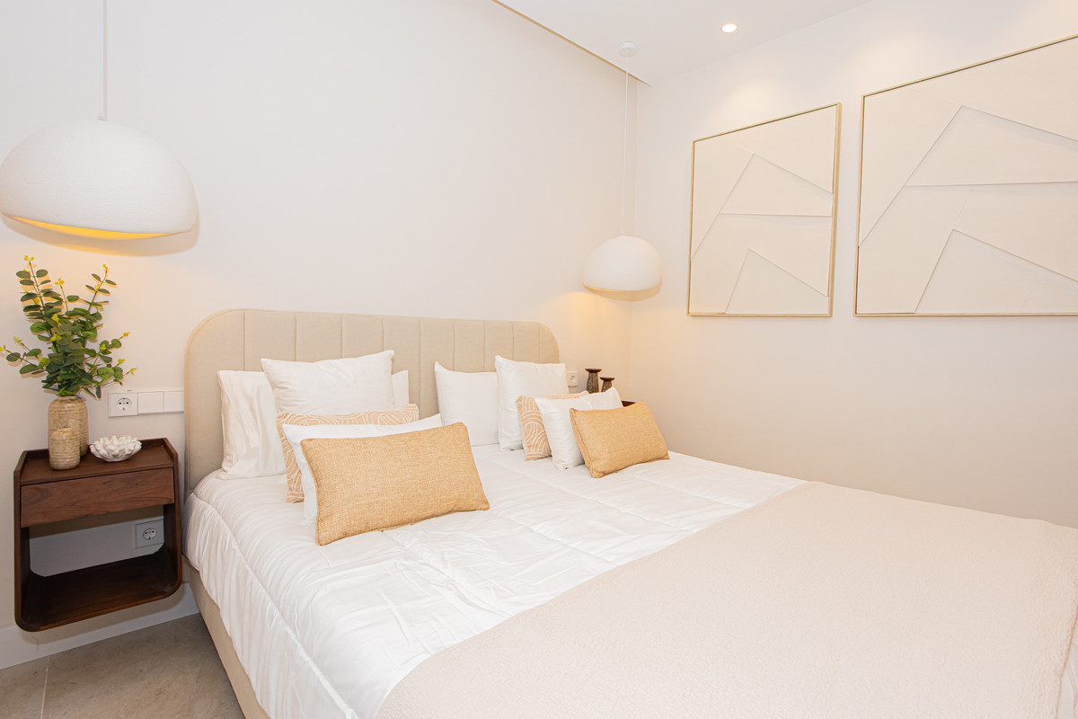 4 Bed Apartment for sale in Nueva Andalucía Costa Del Sol, Málaga, Spain