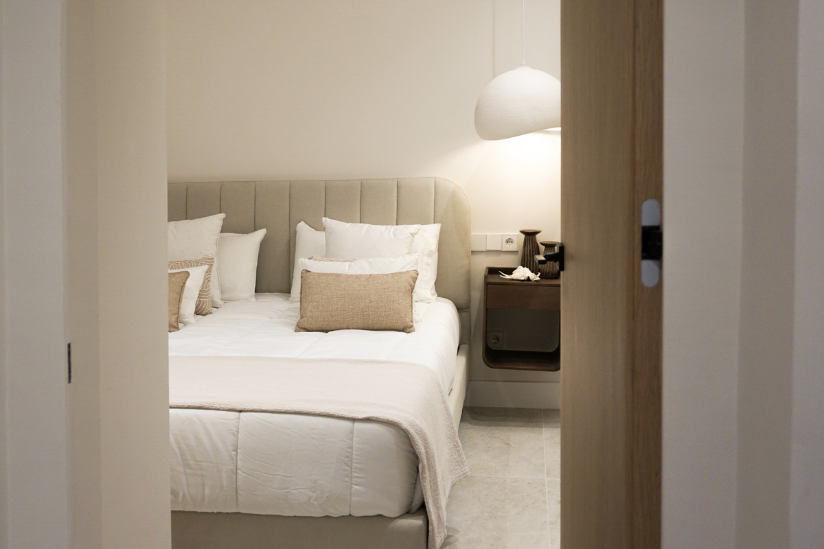 4 Bed Apartment for sale in Nueva Andalucía Costa Del Sol, Málaga, Spain