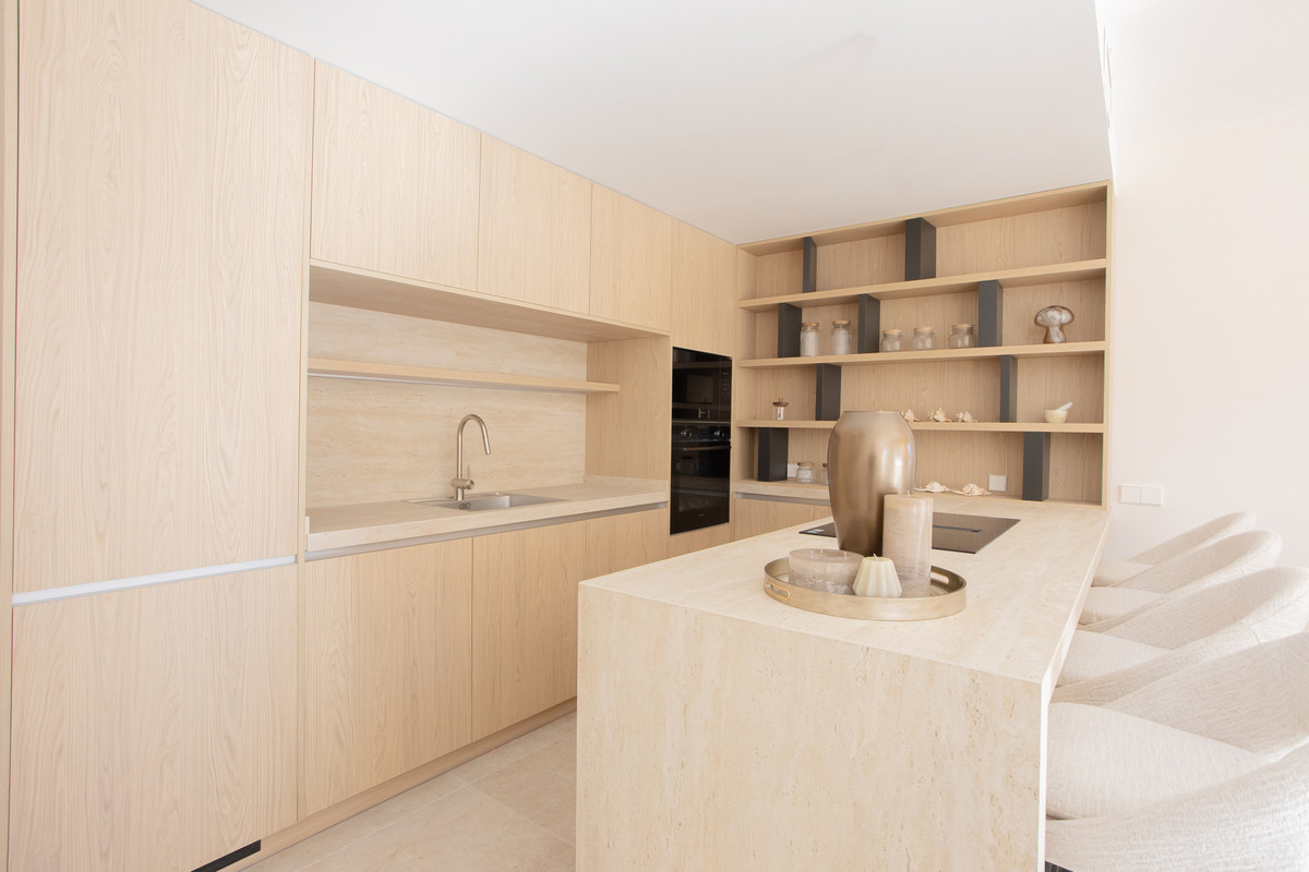 4 Bed Apartment for sale in Nueva Andalucía Costa Del Sol, Málaga, Spain