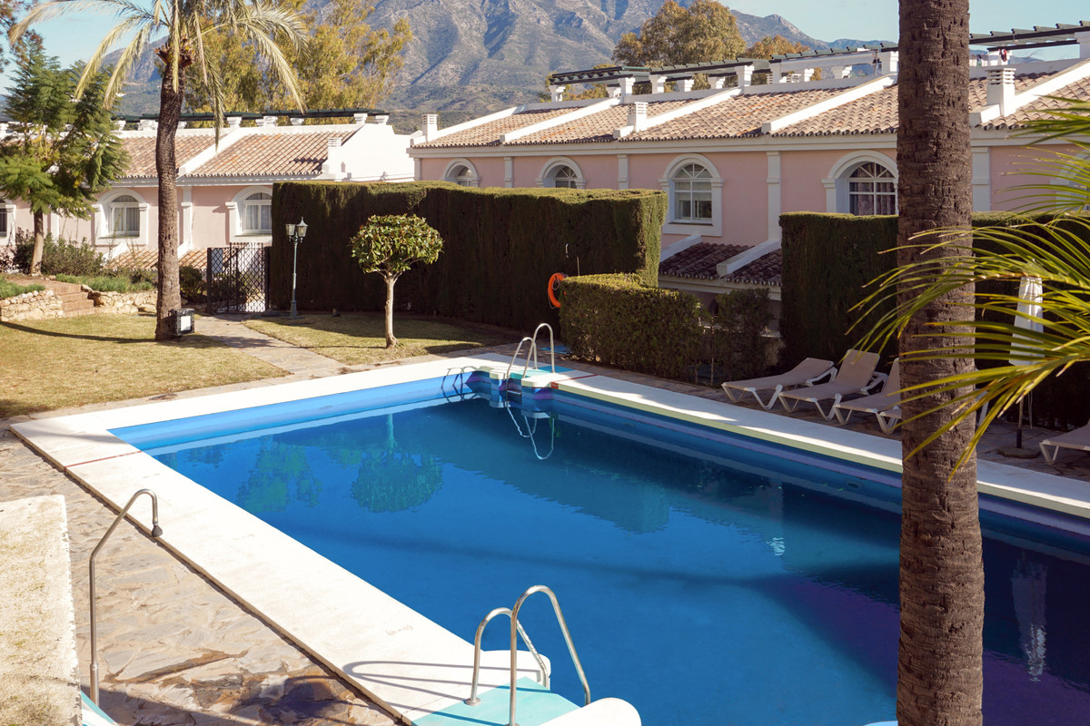 4 Bed Apartment for sale in Nueva Andalucía Costa Del Sol, Málaga, Spain