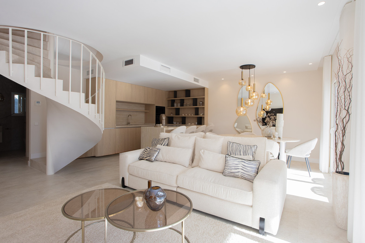 4 Bed Apartment for sale in Nueva Andalucía Costa Del Sol, Málaga, Spain