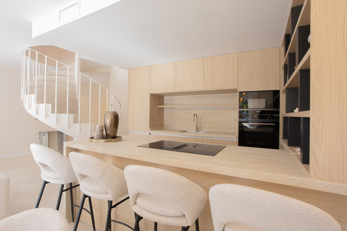 4 Bed Apartment for sale in Nueva Andalucía Costa Del Sol, Málaga, Spain