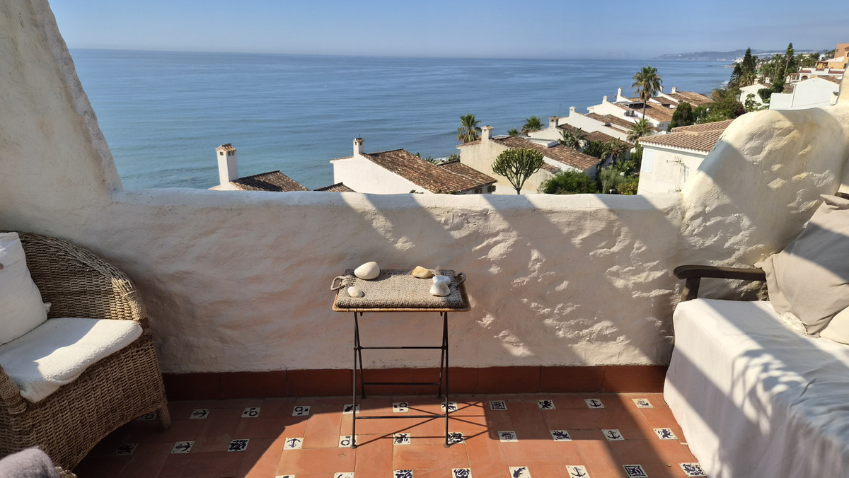 2 Bed Apartment for sale in Estepona Costa Del Sol, Málaga, Spain