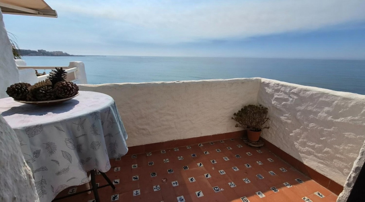 2 Bed Apartment for sale in Estepona Costa Del Sol, Málaga, Spain