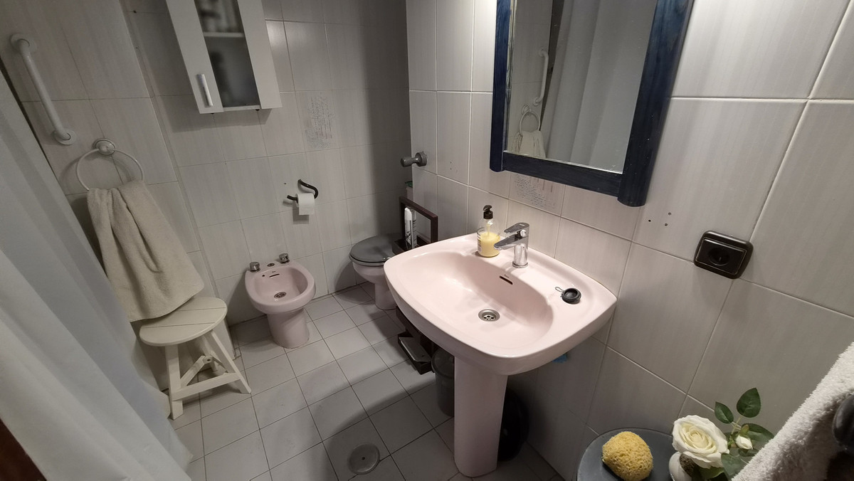 2 Bed Apartment for sale in Estepona Costa Del Sol, Málaga, Spain