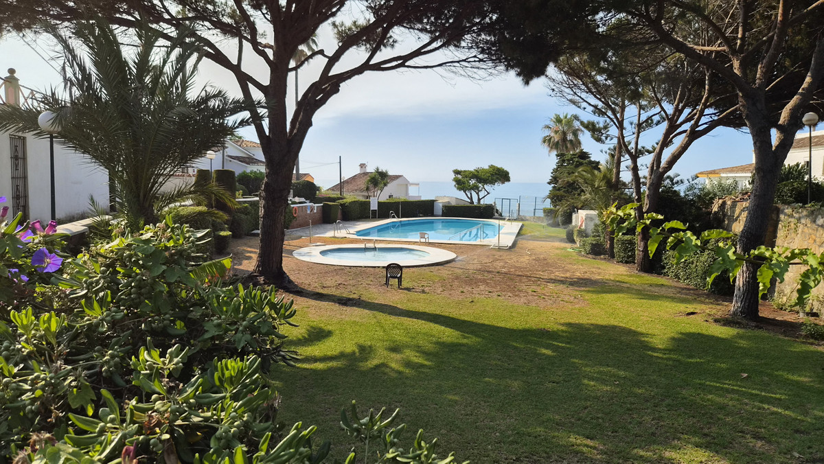 2 Bed Apartment for sale in Estepona Costa Del Sol, Málaga, Spain