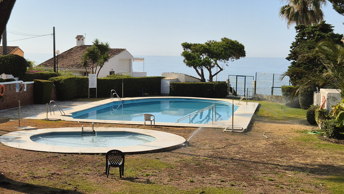 2 Bed Apartment for sale in Estepona Costa Del Sol, Málaga, Spain