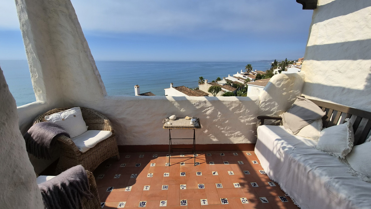 2 Bed Apartment for sale in Estepona Costa Del Sol, Málaga, Spain