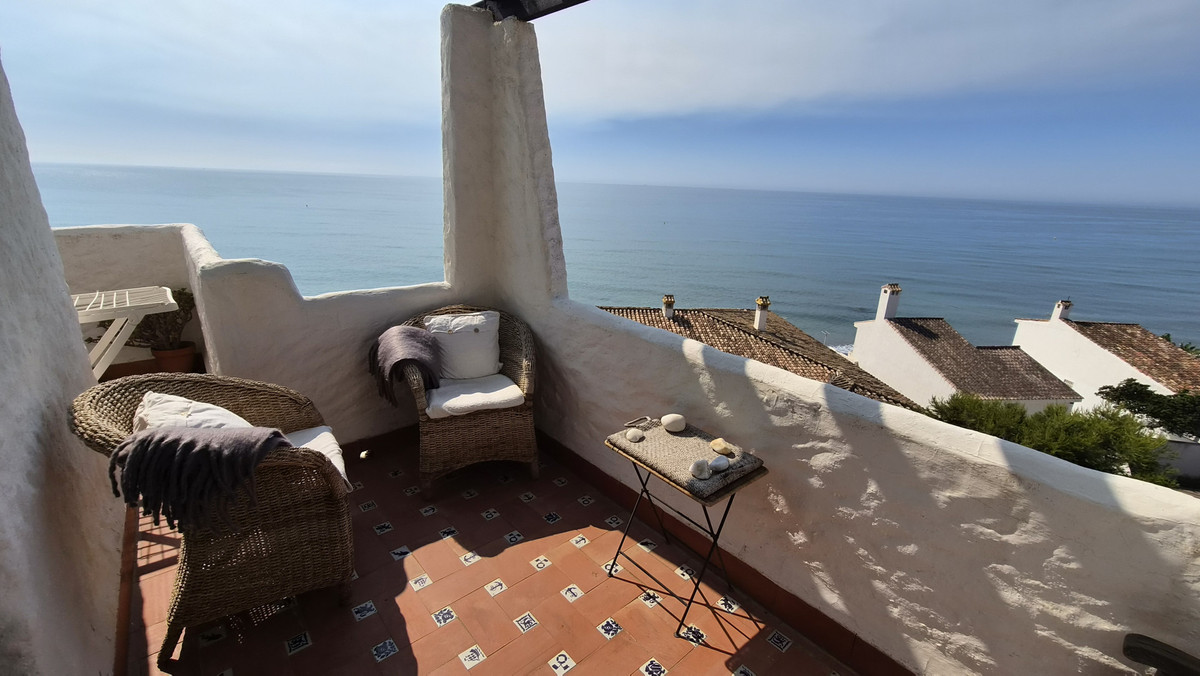 2 Bed Apartment for sale in Estepona Costa Del Sol, Málaga, Spain