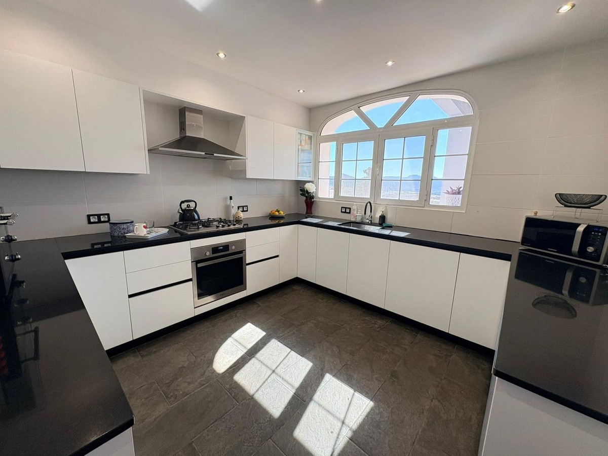 Se vende Villa - Chalet de 4 dormitorios en Costa Blanca, Alicante, España
