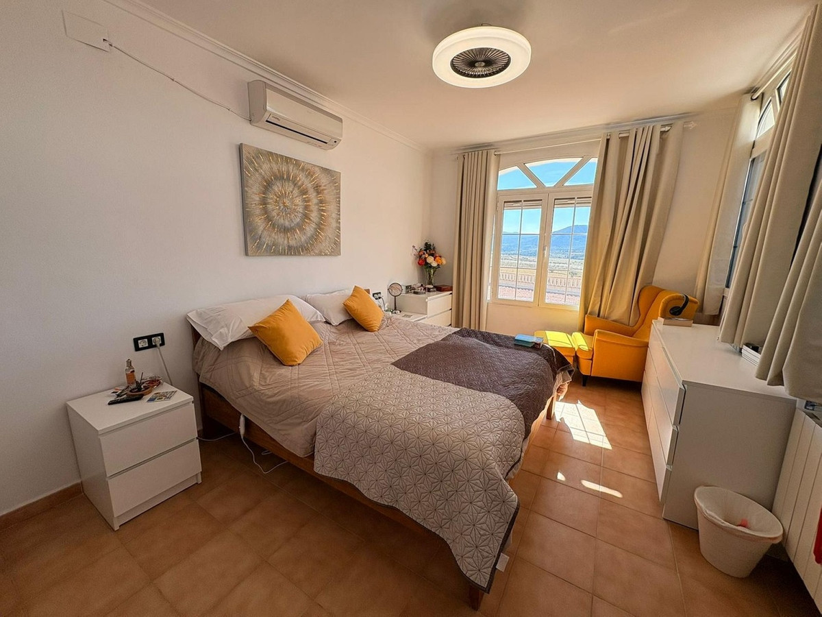 Se vende Villa - Chalet de 4 dormitorios en Costa Blanca, Alicante, España