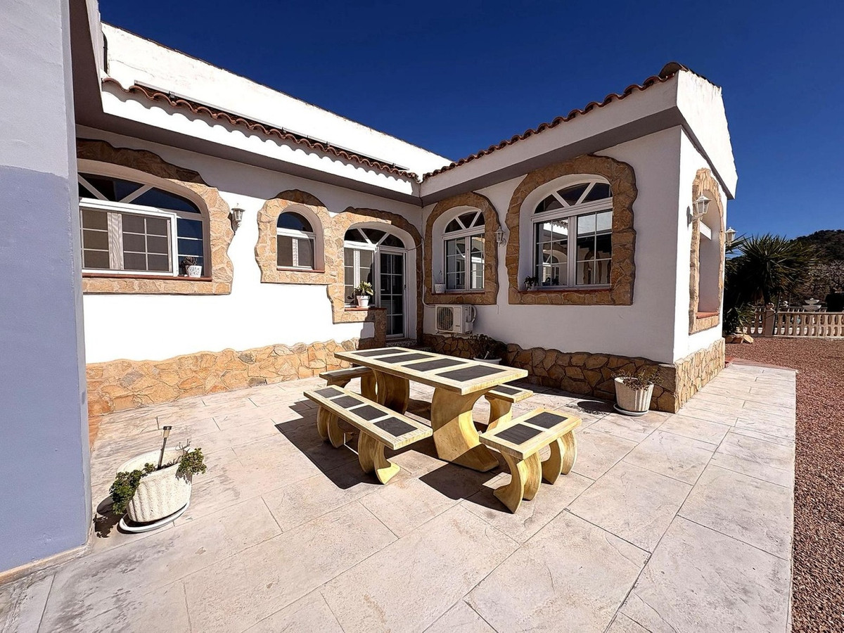 Se vende Villa - Chalet de 4 dormitorios en Costa Blanca, Alicante, España