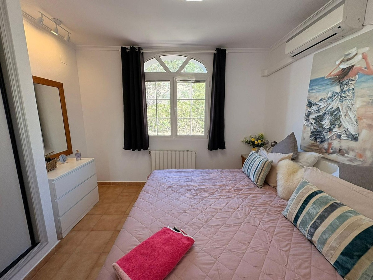 Se vende Villa - Chalet de 4 dormitorios en Costa Blanca, Alicante, España