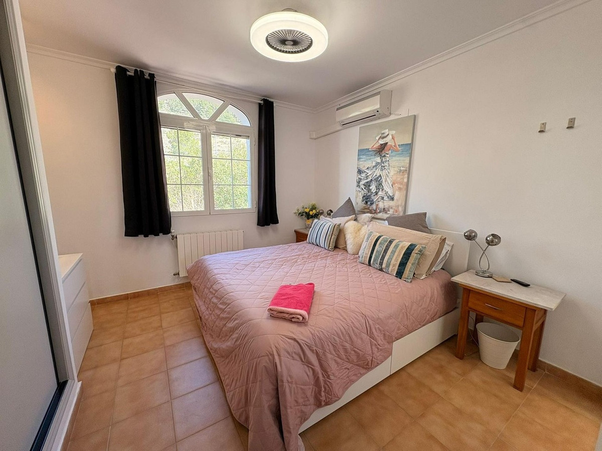 Se vende Villa - Chalet de 4 dormitorios en Costa Blanca, Alicante, España