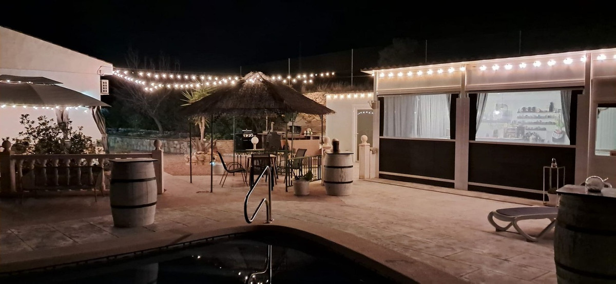 Se vende Villa - Chalet de 4 dormitorios en Costa Blanca, Alicante, España