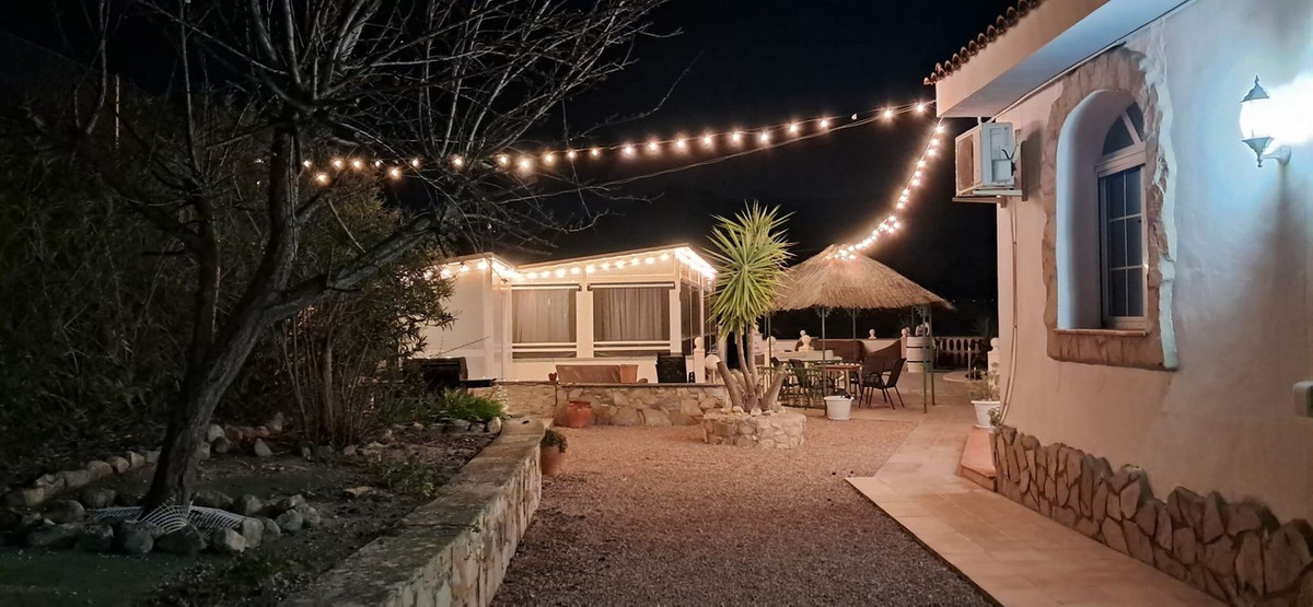 Se vende Villa - Chalet de 4 dormitorios en Costa Blanca, Alicante, España
