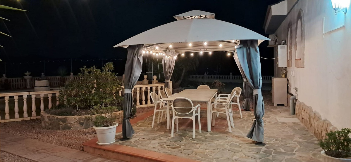 Se vende Villa - Chalet de 4 dormitorios en Costa Blanca, Alicante, España